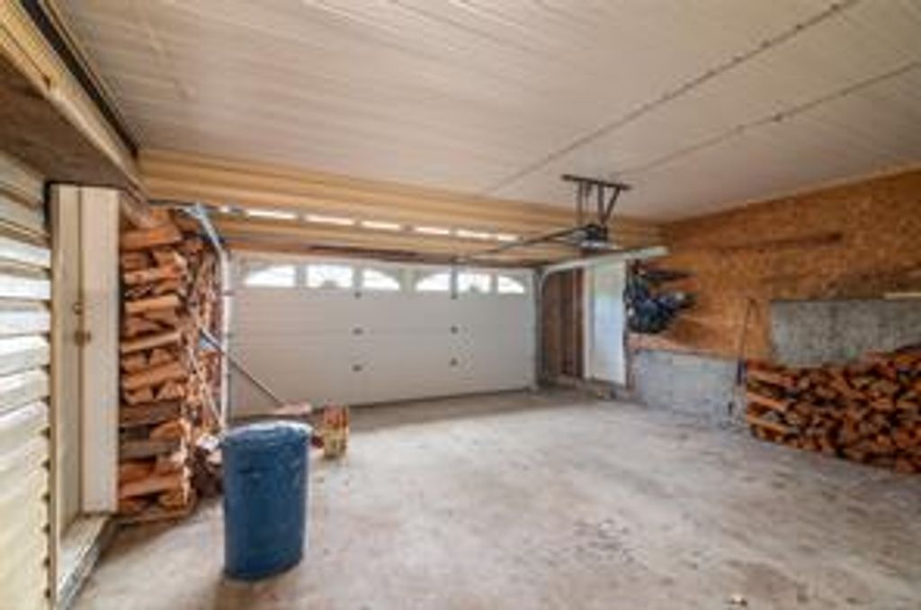 listing image 16047240326468490535