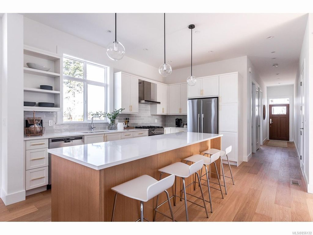 listing image 16047340364025786235