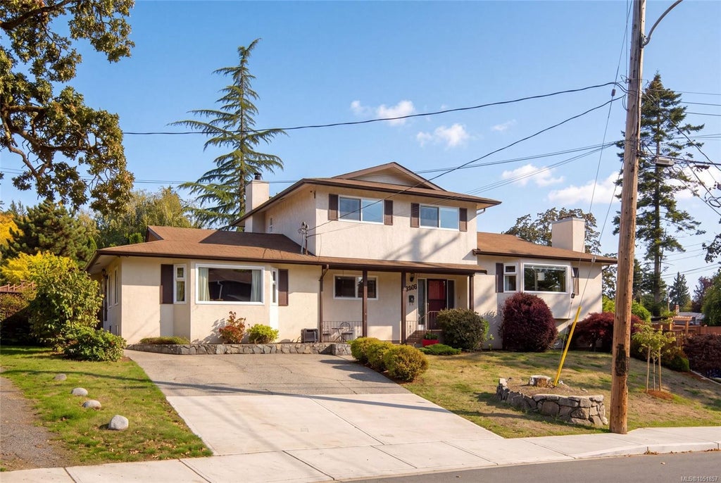 3906 BRAEFOOT RD, SAANICH, BC V8P 3T2 - Image 3812624006.jpeg?d=l