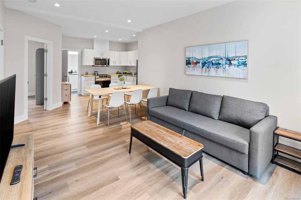 listing image 16041082924213716693