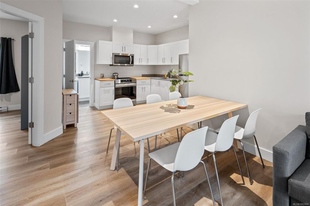 listing image 16047648829779788429