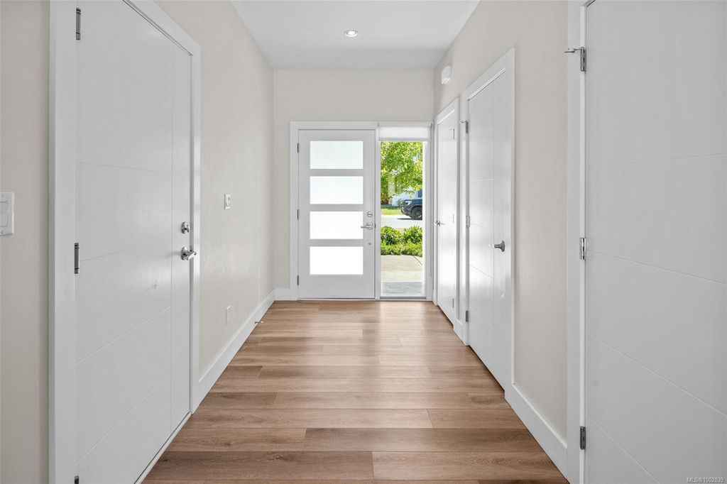 listing image 16045796820906422640