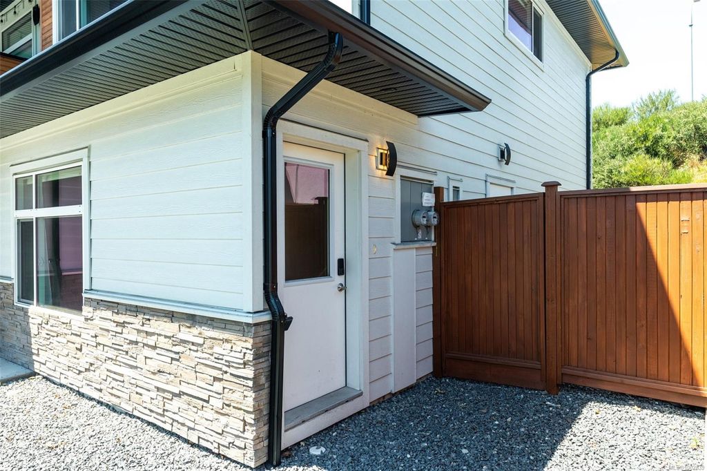 listing image 16041936877646675102
