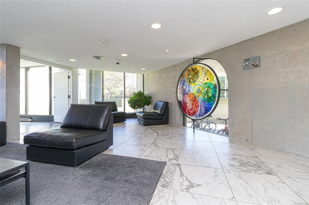 listing image 16041201289597061956
