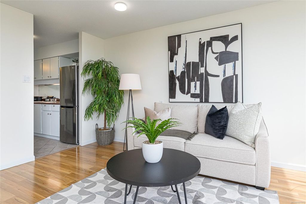 listing image 16045603952570869063
