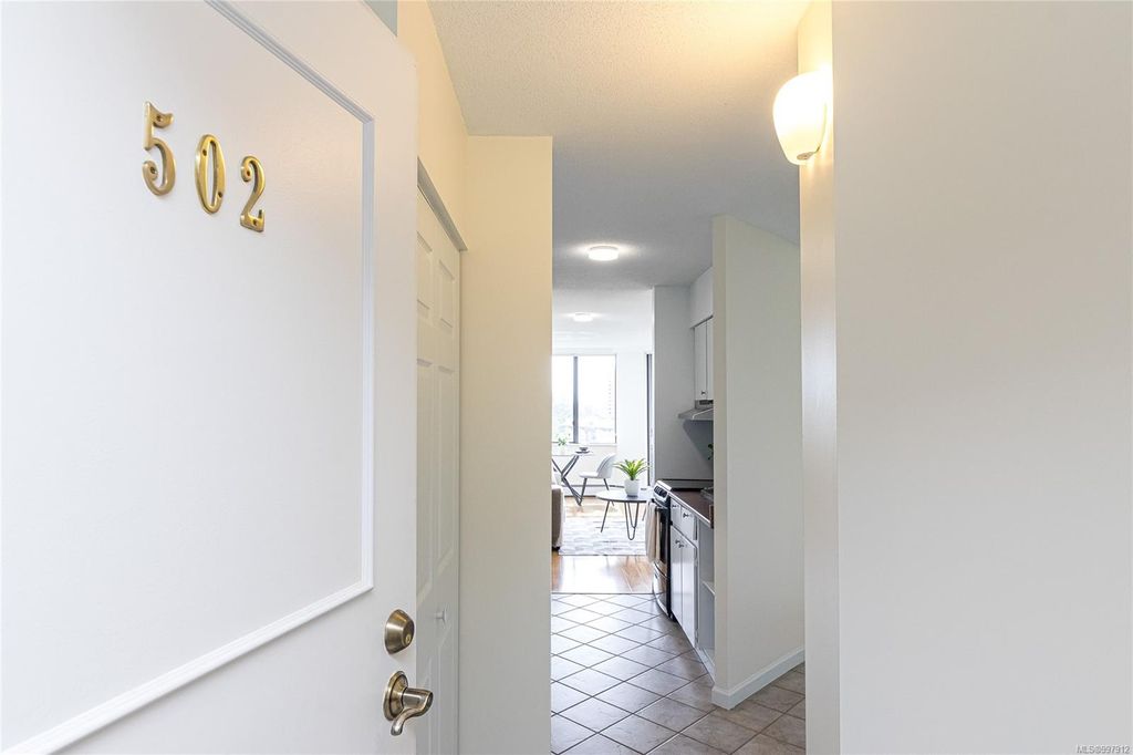 listing image 16047303248541771016