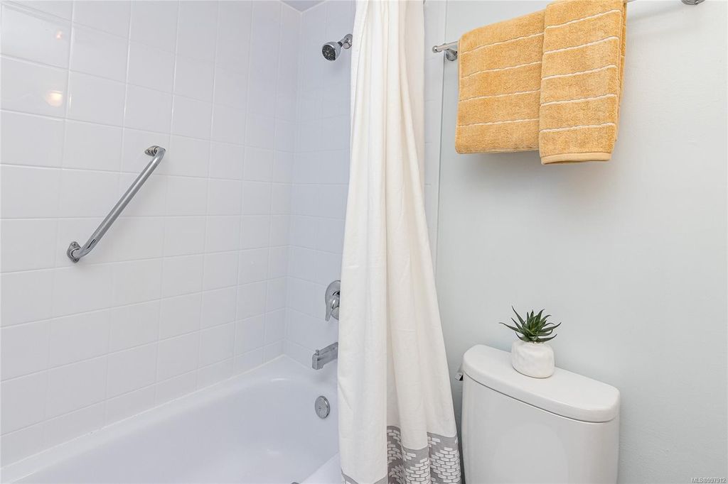 listing image 16046481509134211223