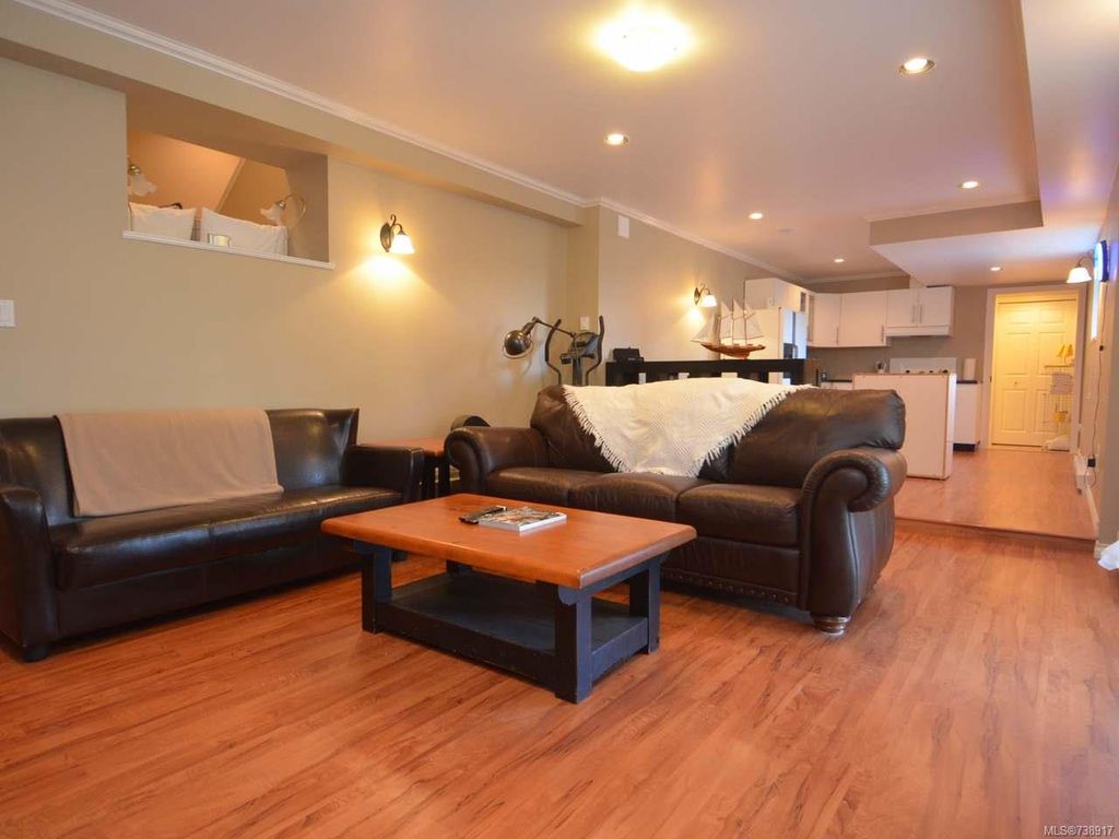 listing image 16049701515423085748