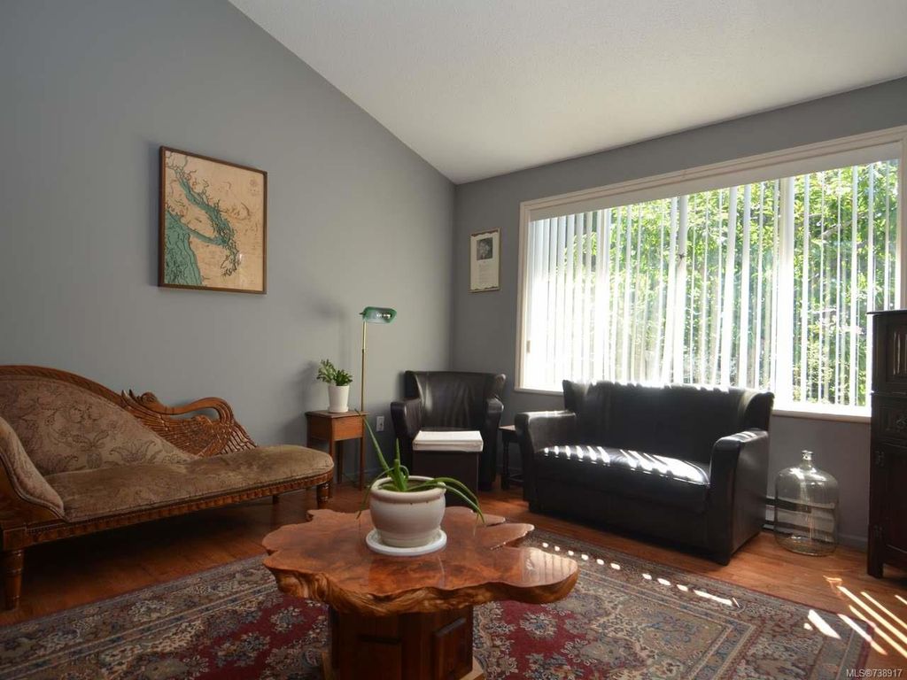 listing image 16040075465780337322