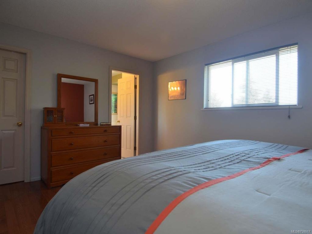 listing image 16045914716548356772