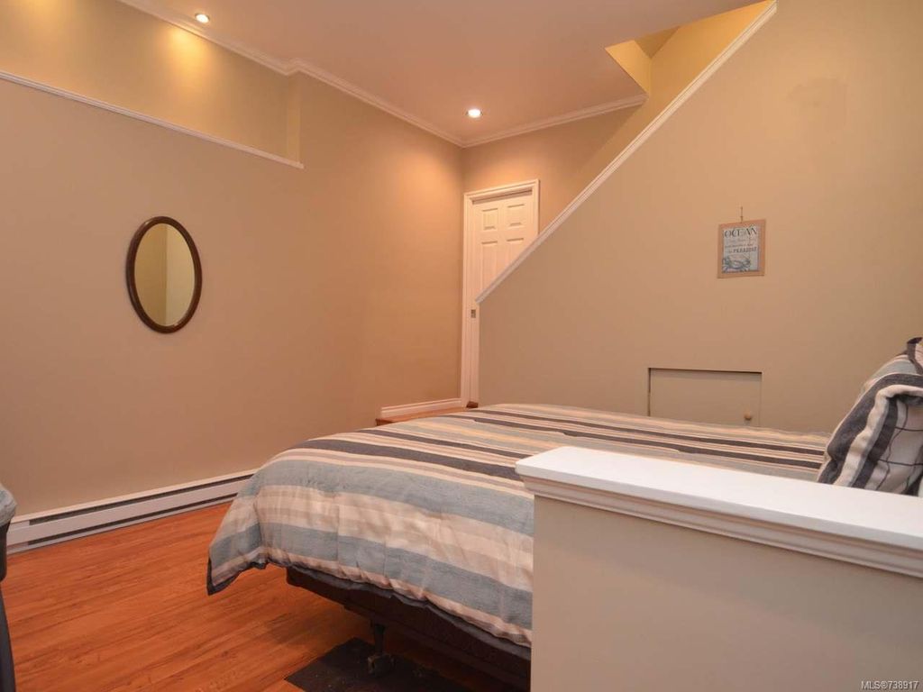 listing image 16042812391942904645