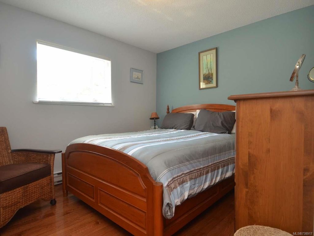 listing image 16048768890437948769