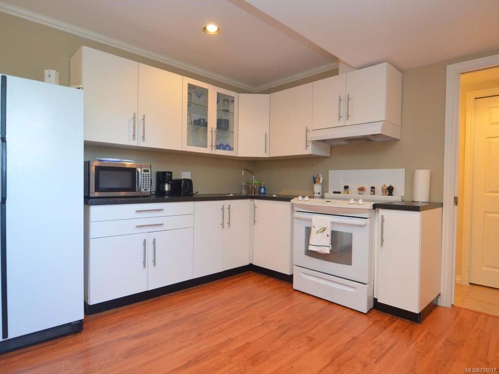 listing image 16048875576081679493