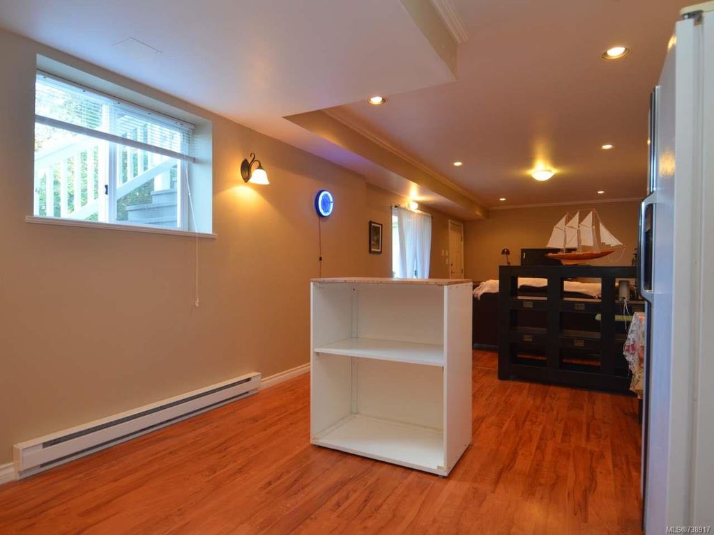 listing image 16048265867555320627