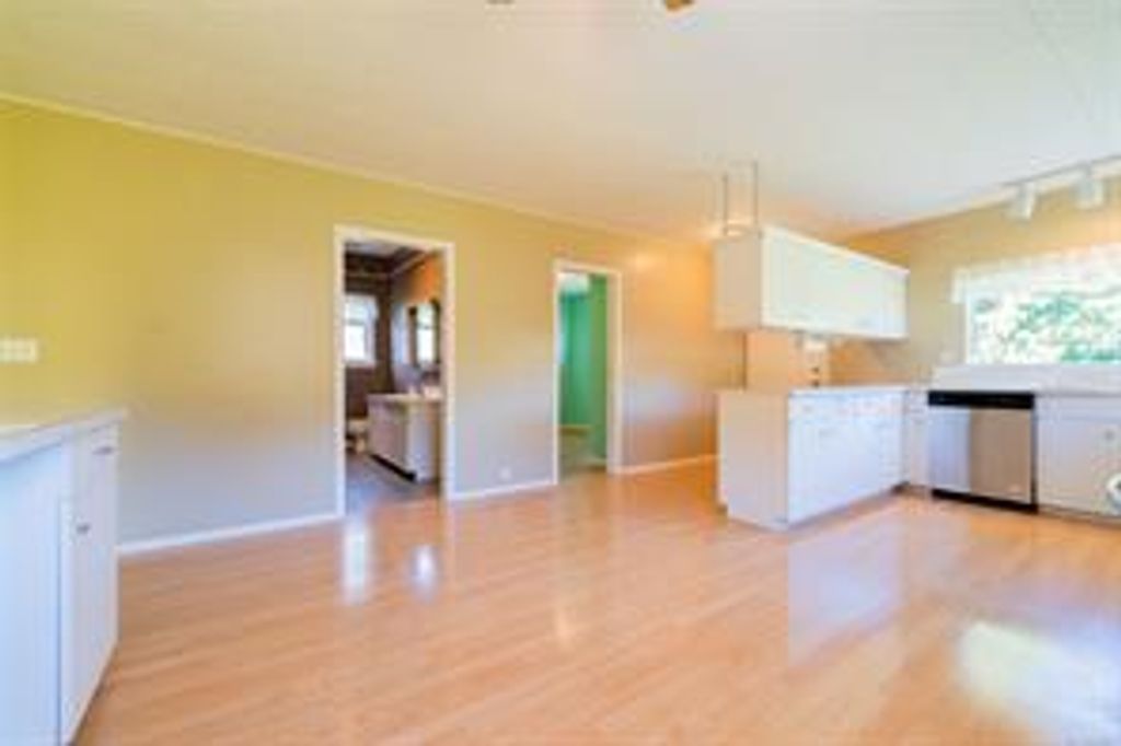 listing image 16046767457781192123