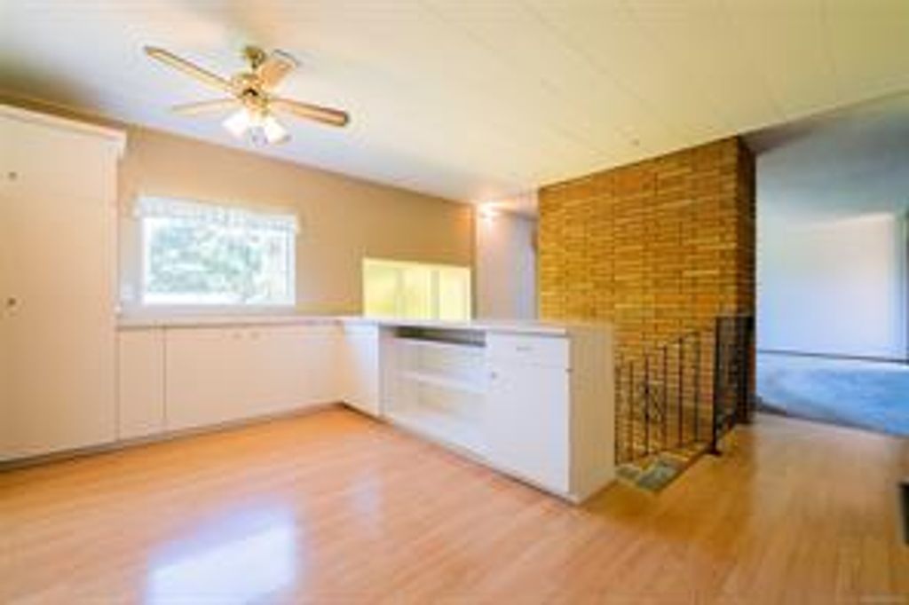 listing image 16045905984638995413