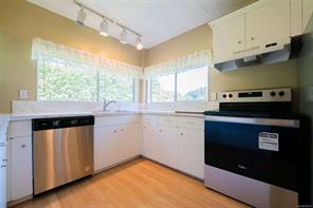 listing image 16043977068887603894