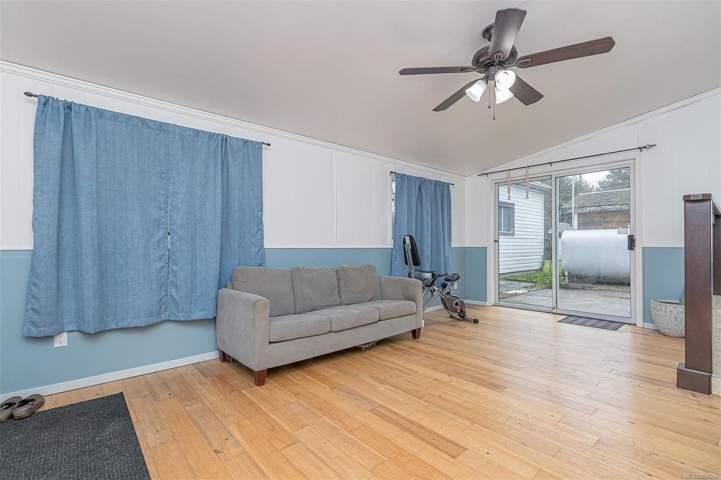 listing image 16041677613418557076