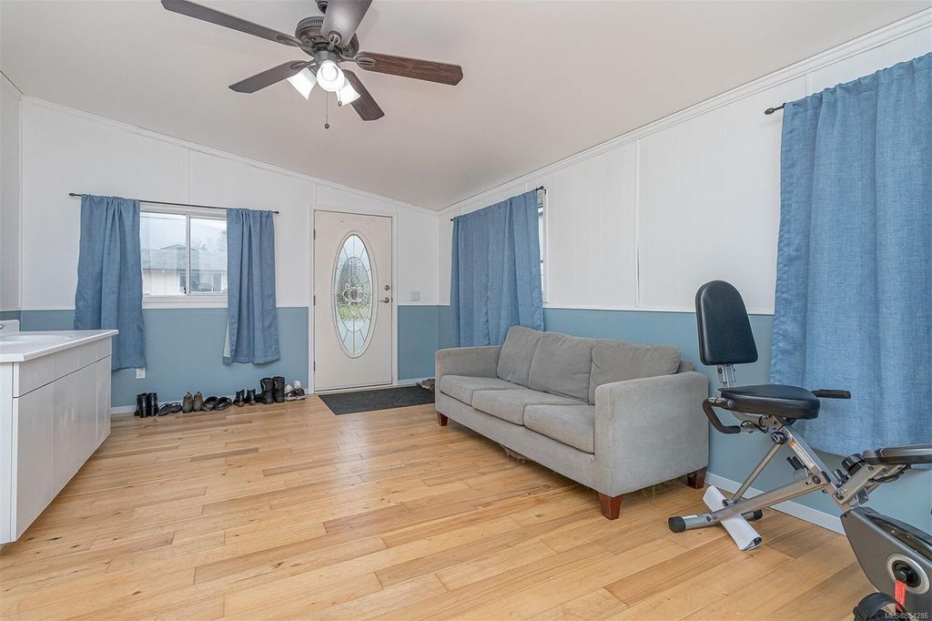 listing image 16045138186378142289