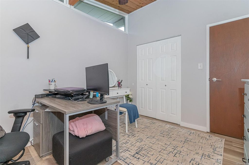 listing image 16044918366970283213