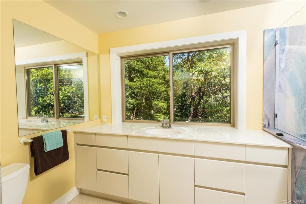 listing image 16049519225420716705