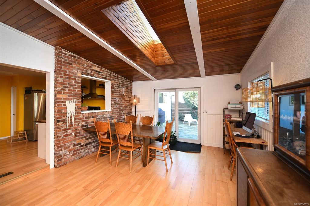 listing image 16044747347849565687