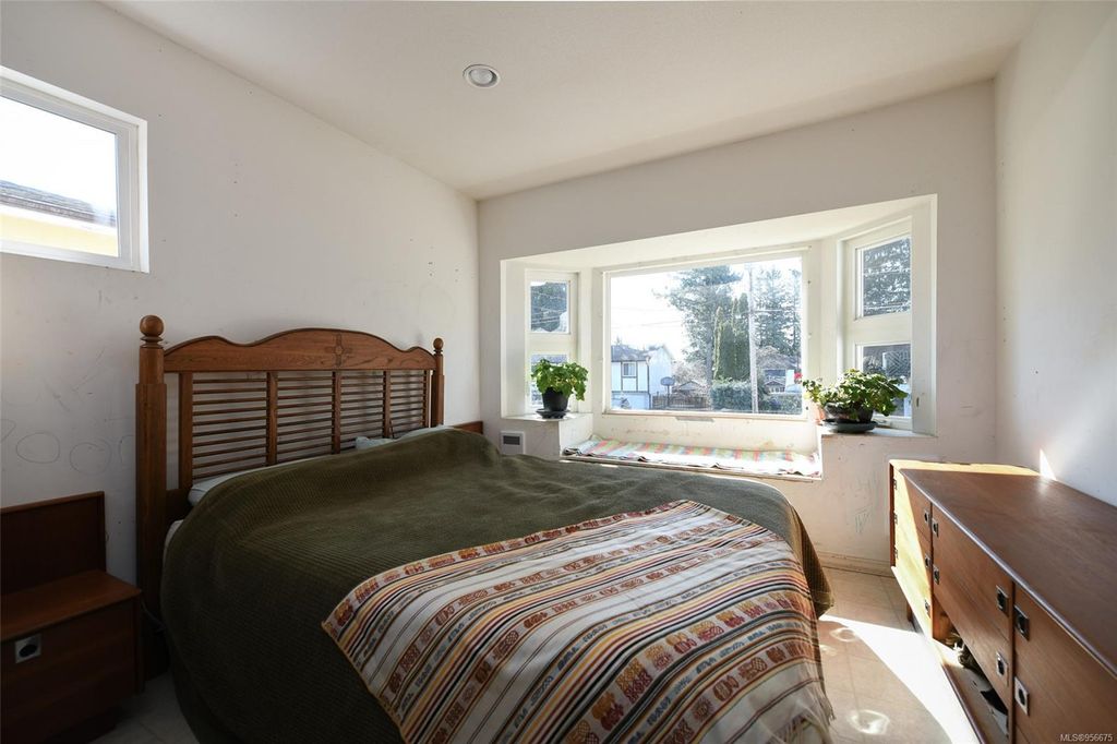 listing image 16042545681769610418