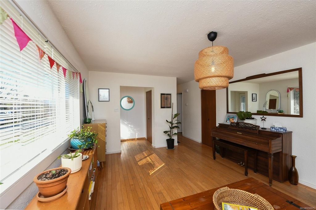 listing image 16049696291630472642