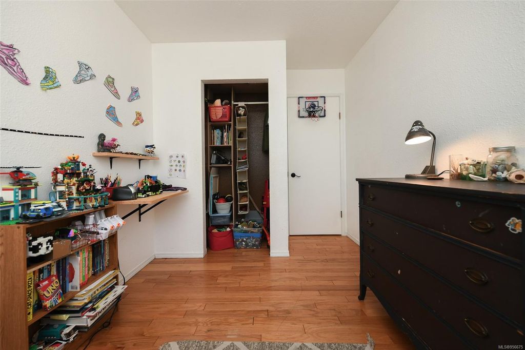 listing image 16042245467267519853