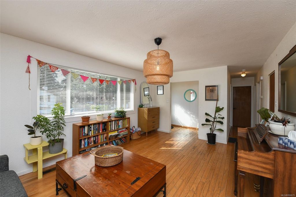 listing image 16044746401076503116