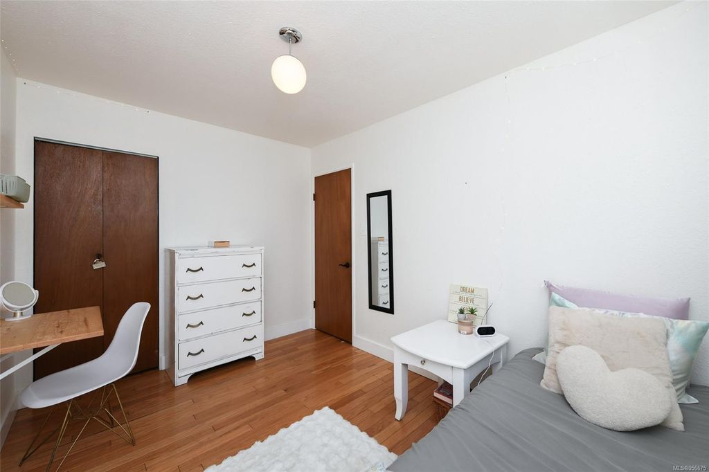 listing image 16044210005687615649