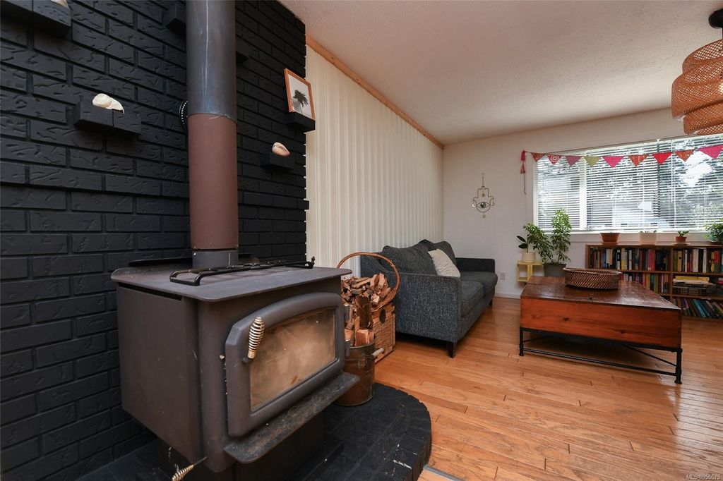 listing image 16042541895234823351