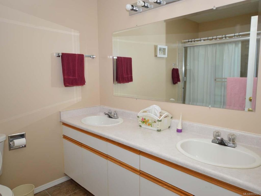 listing image 16040785732829739009
