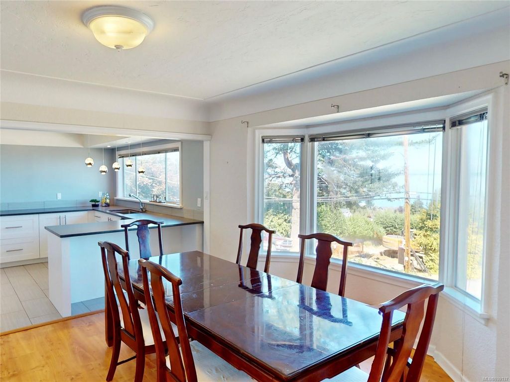 listing image 16048742176610396597