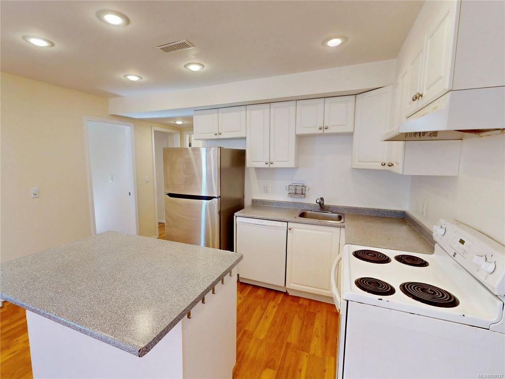 listing image 16046165507410186899