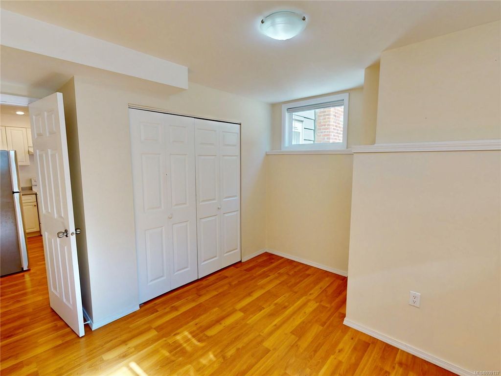 listing image 16045853038948974567