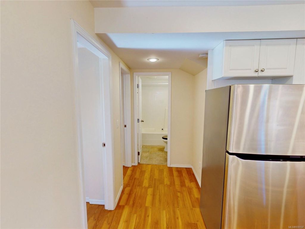 listing image 16048867625310314723