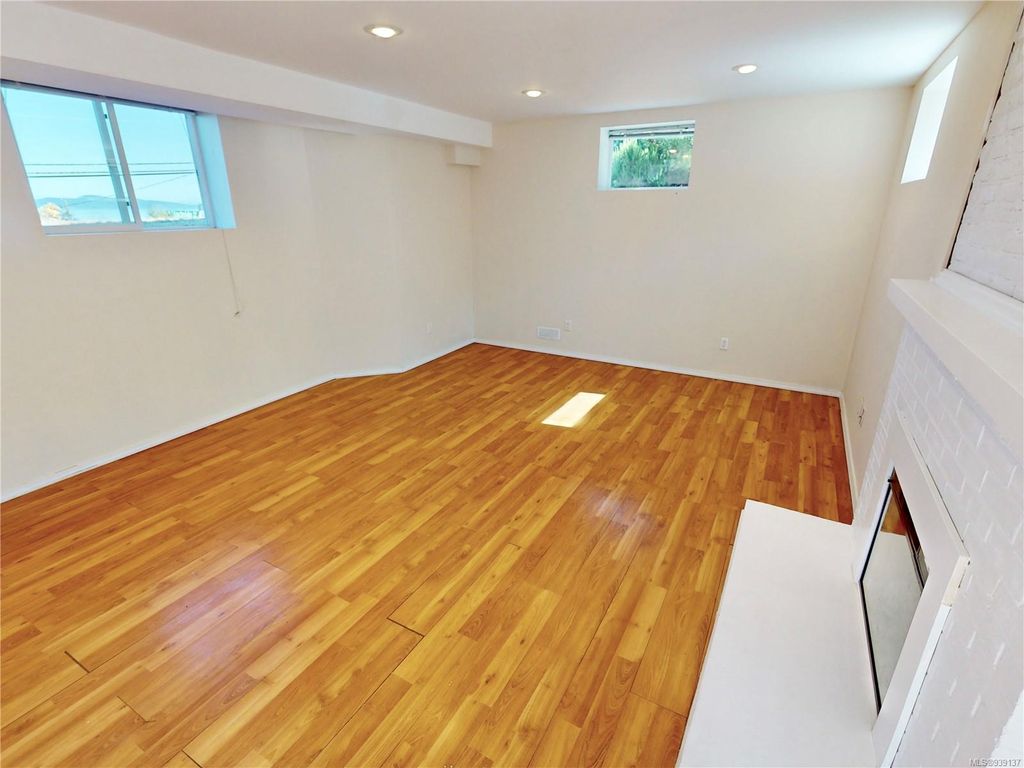 listing image 16043694778640635062