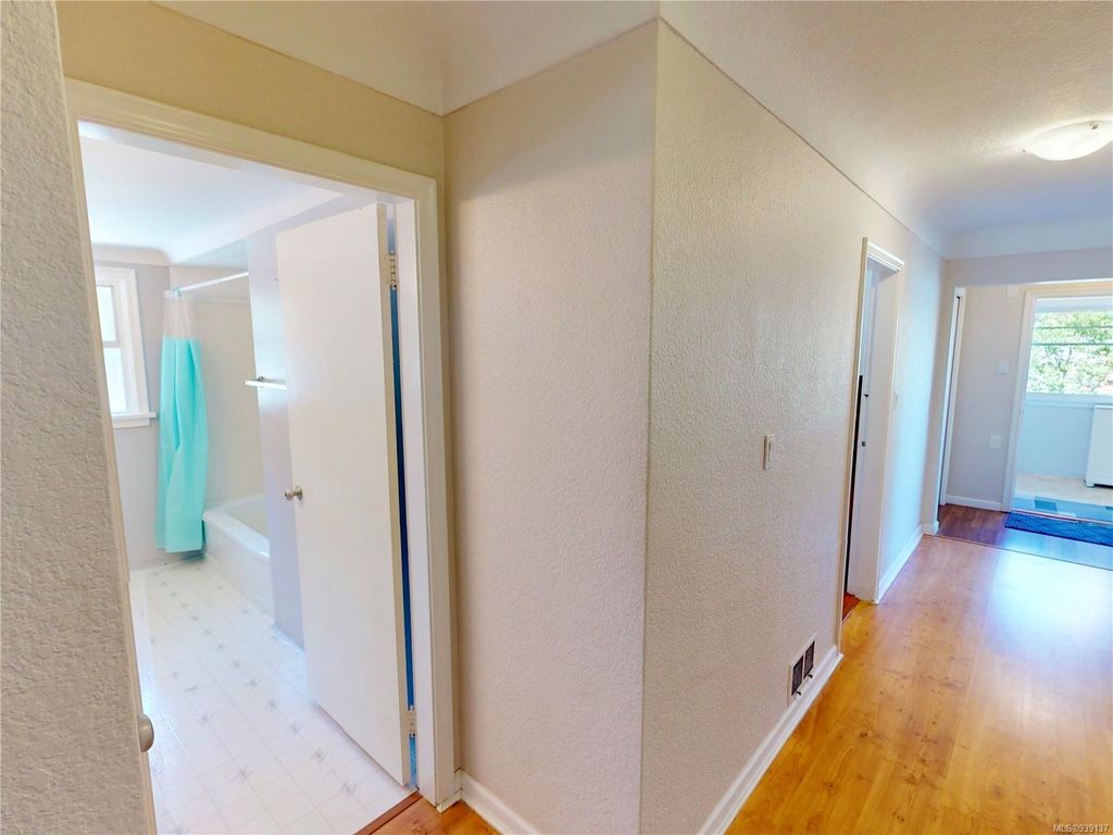 listing image 16045017015440692435