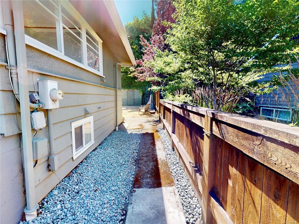 listing image 16046310956563224169