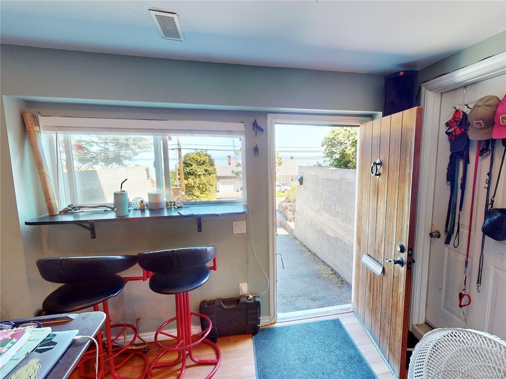 listing image 16044494411350982973