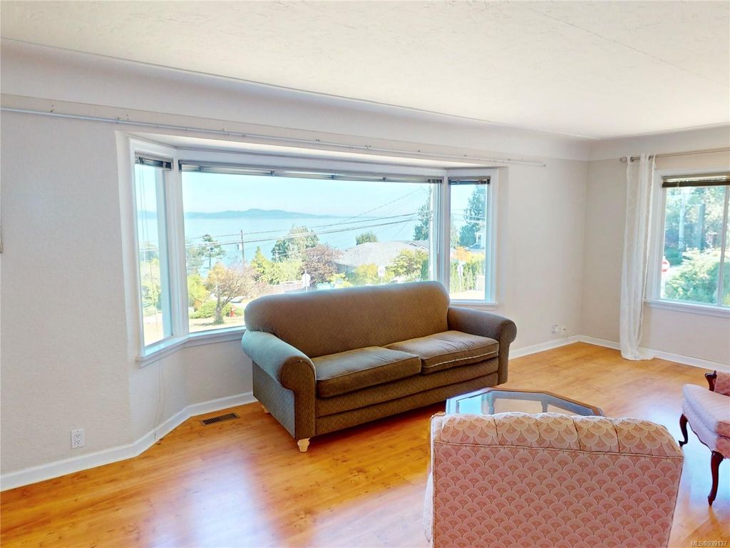 listing image 16042845164689974693