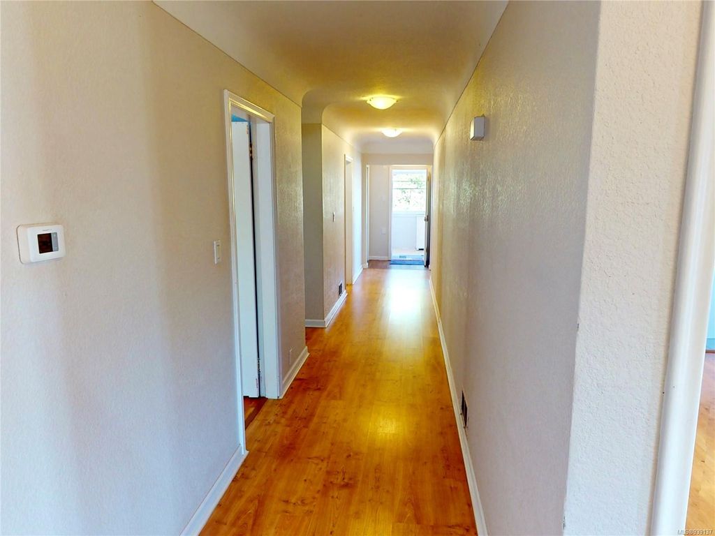 listing image 16049440083556420370