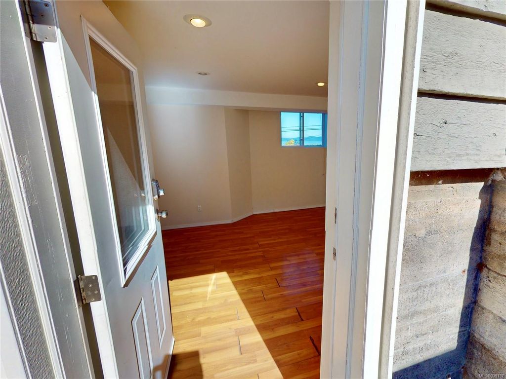 listing image 16048238120841146373