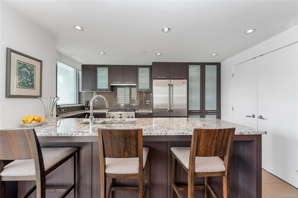 listing image 16047963724350919078