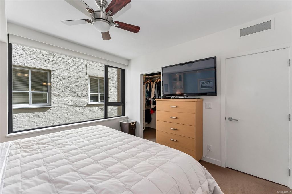listing image 16048619479383293669