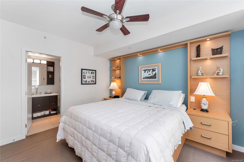listing image 16048365898443006718
