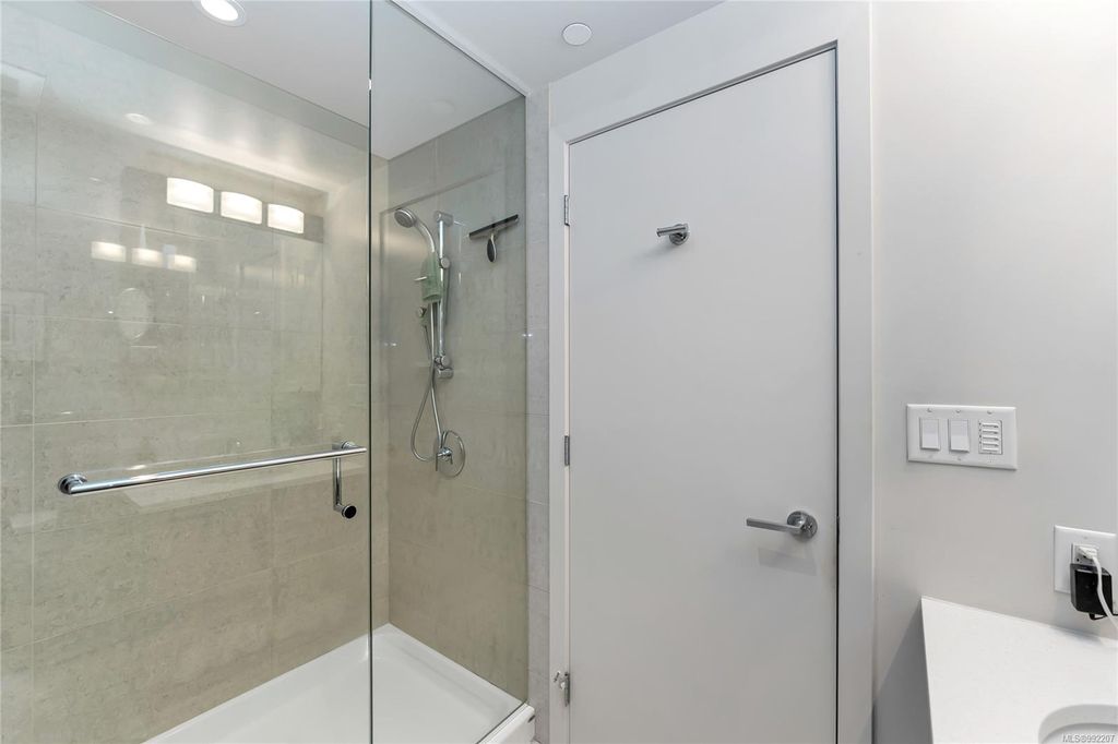 listing image 16044635455100220377