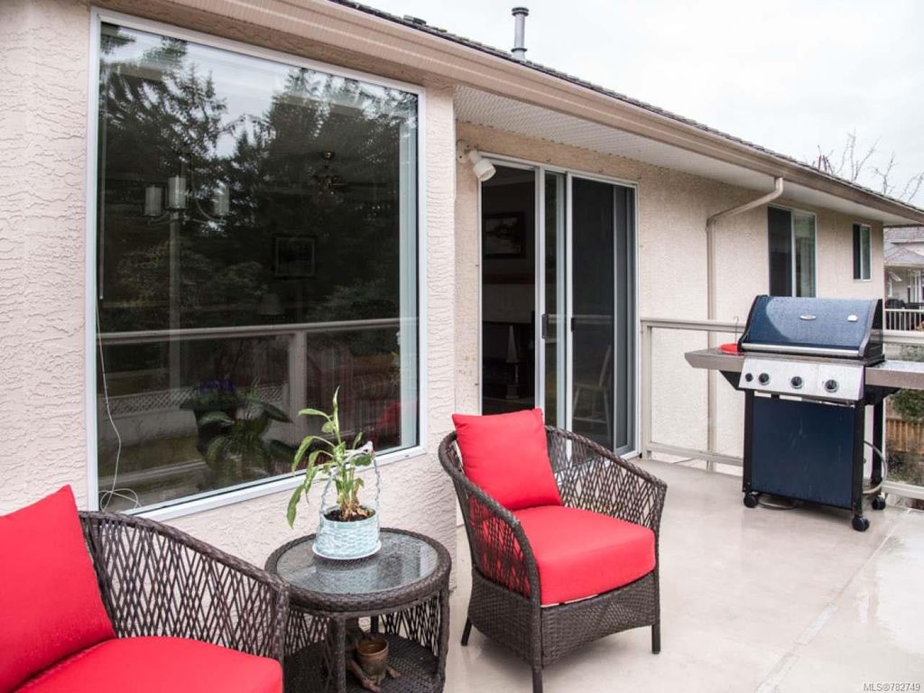 listing image 16041940152847246781
