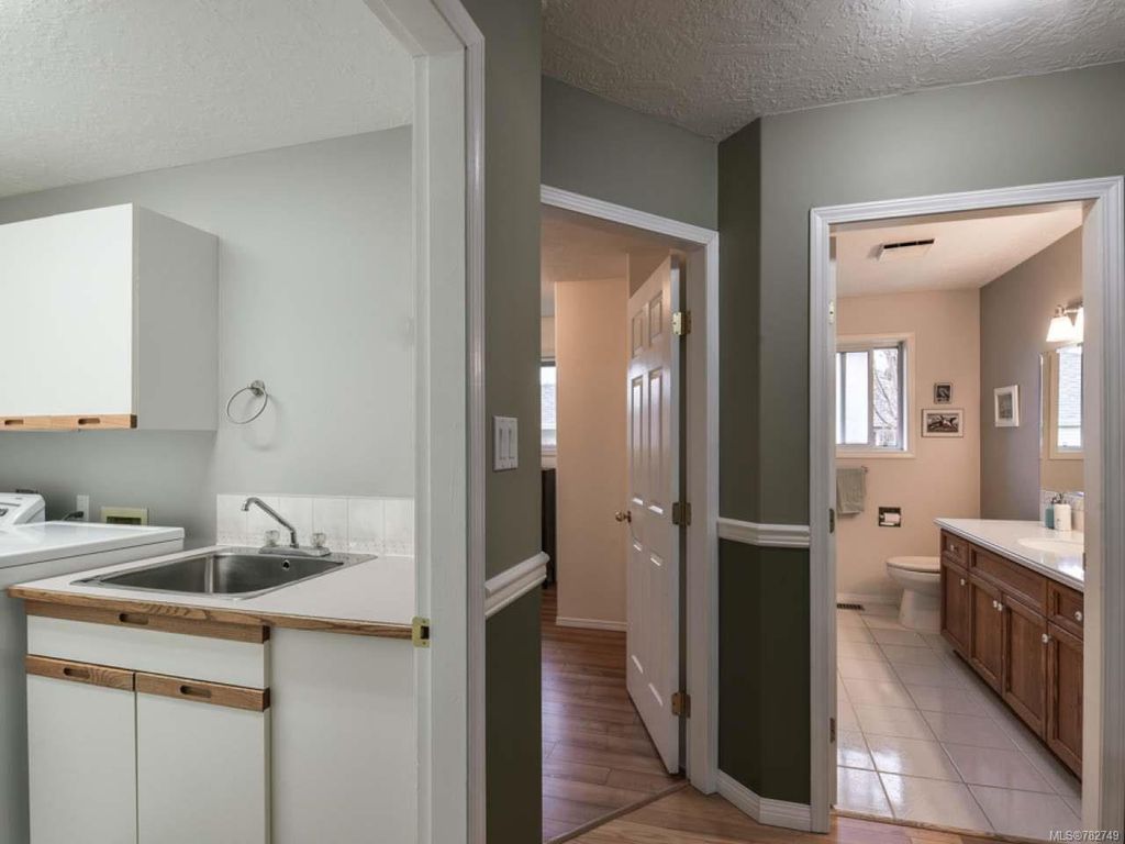 listing image 16045086489132546692